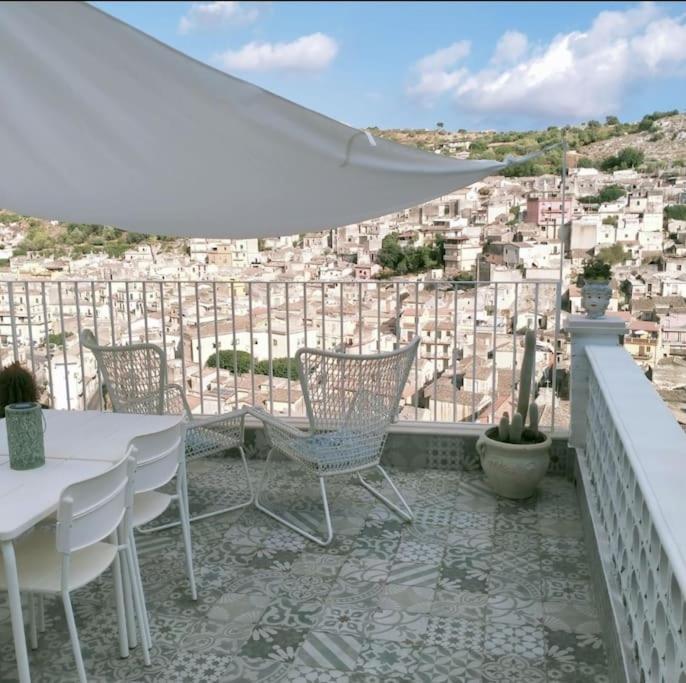 Вилла Terrazza Con Vista 'Casa Ziicedda' Модика Экстерьер фото